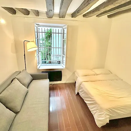 Cozy Near Bastille & Marais Bed & Breakfast